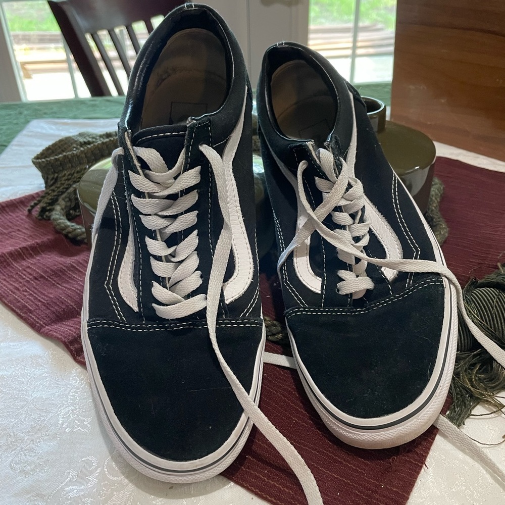 Item #47 classic low top Vans